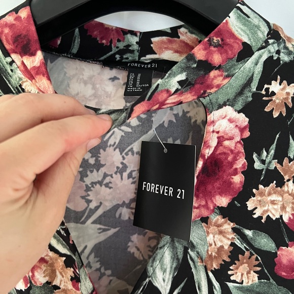 NWT Forever21 Floral Long Sleeve Wrap Style Dress - Picture 3 of 8